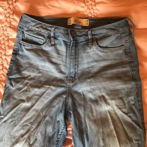 Hollister High Rise Jean Size 7R